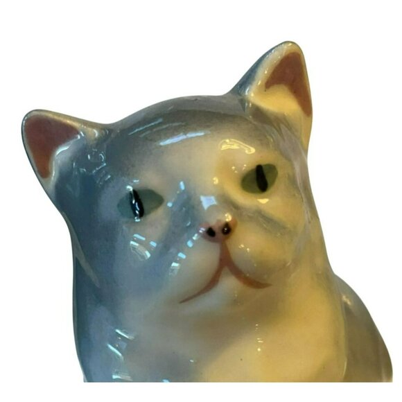 Robert Simons Vintage Ceramic Cat Figurine 4" Blue Gray White Green Eyes - Picture 2 of 7